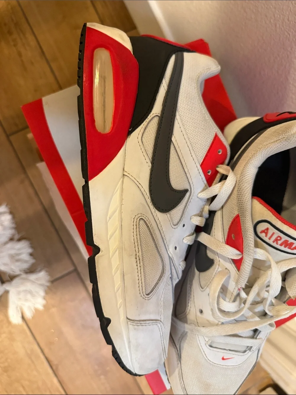 Nike Men's White/Red/Black Air Max Style Sneakers